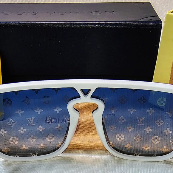LUIS VUITTON UNISEX SUNGLASSES, MADE IN ITALY- NEW IN BOX! - Picture 4 of 4